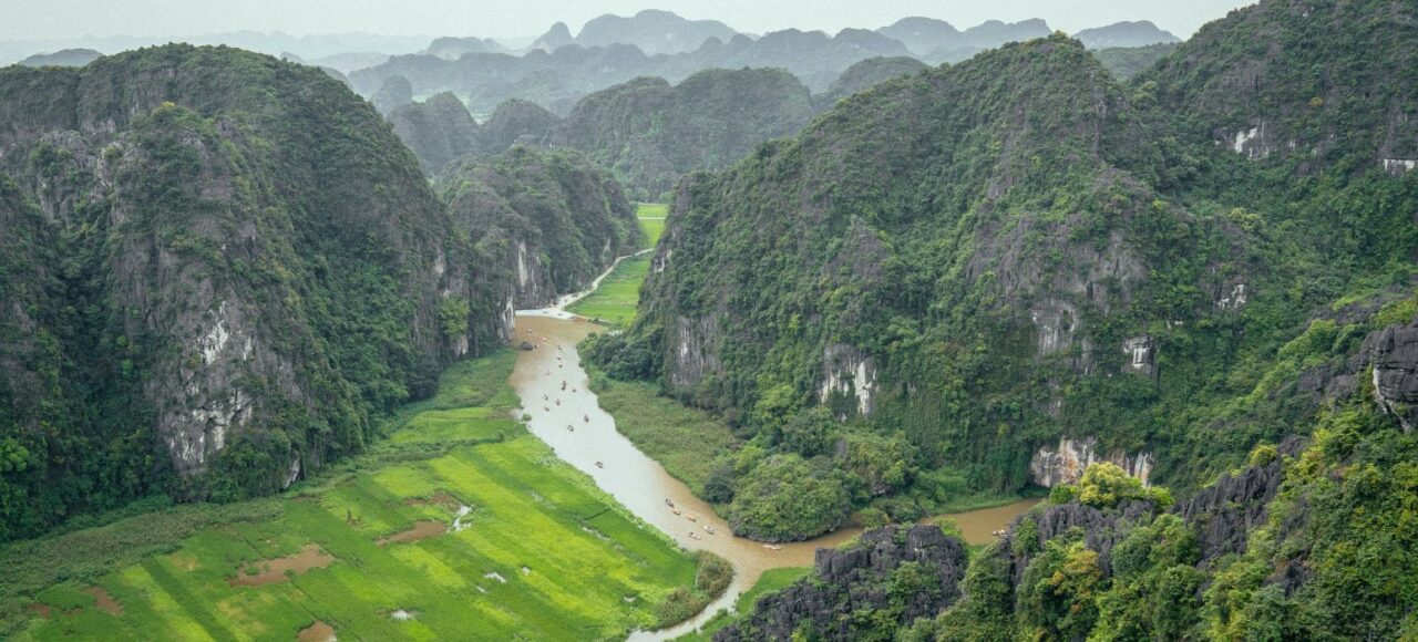 appooppantaadi-vietnam-mua-caves